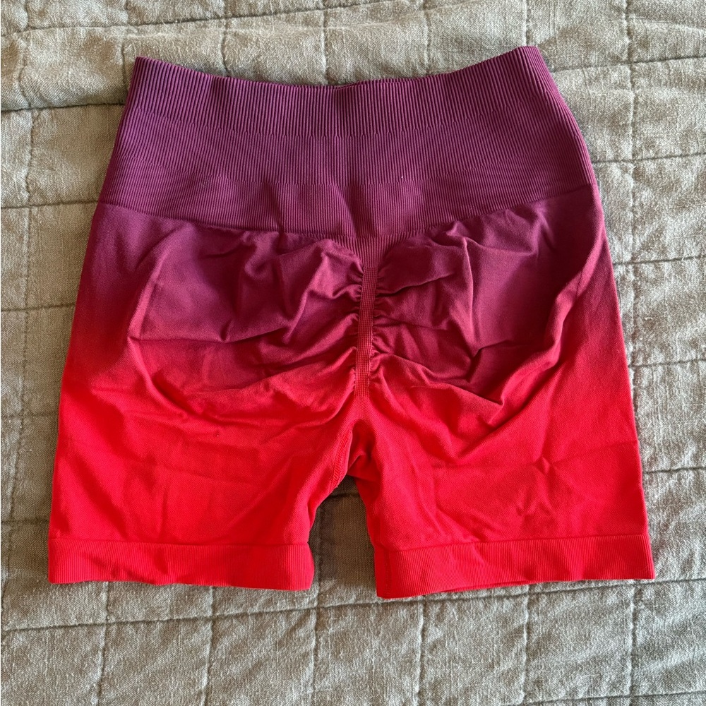 Scrunch butt Gradient Red Women's Shorts